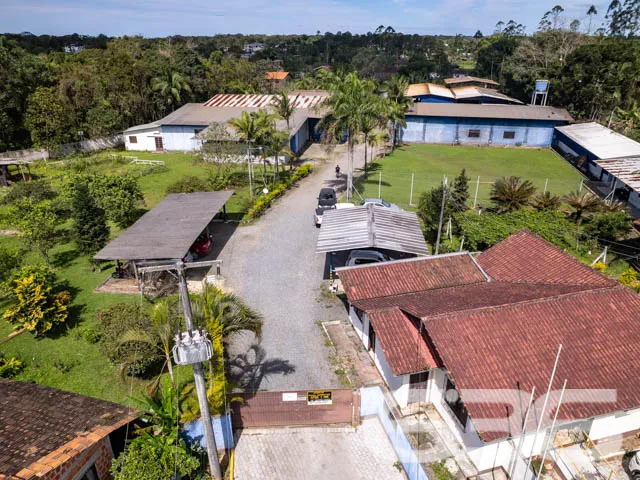VENDE-SE AMPLA EMPRESA NO CENTRO DE ARAQUARI! INVI
