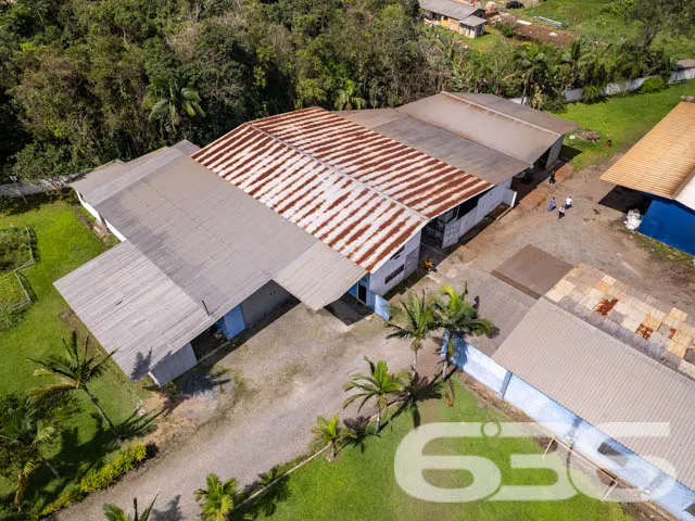 VENDE-SE AMPLA EMPRESA NO CENTRO DE ARAQUARI! INVI