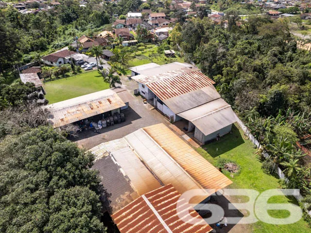 VENDE-SE AMPLA EMPRESA NO CENTRO DE ARAQUARI! INVI