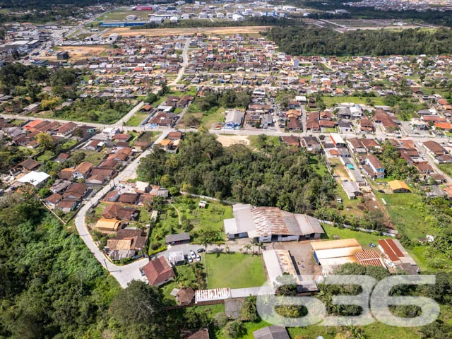VENDE-SE AMPLA EMPRESA NO CENTRO DE ARAQUARI! INVI
