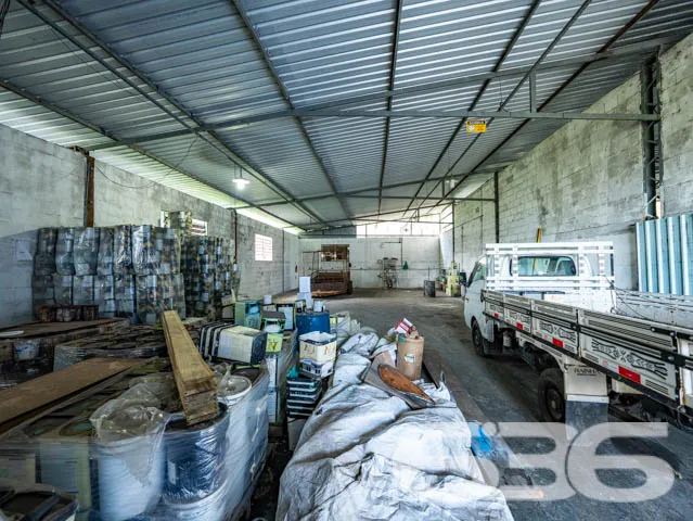 VENDE-SE AMPLA EMPRESA NO CENTRO DE ARAQUARI! INVI