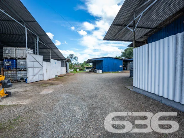 VENDE-SE AMPLA EMPRESA NO CENTRO DE ARAQUARI! INVI