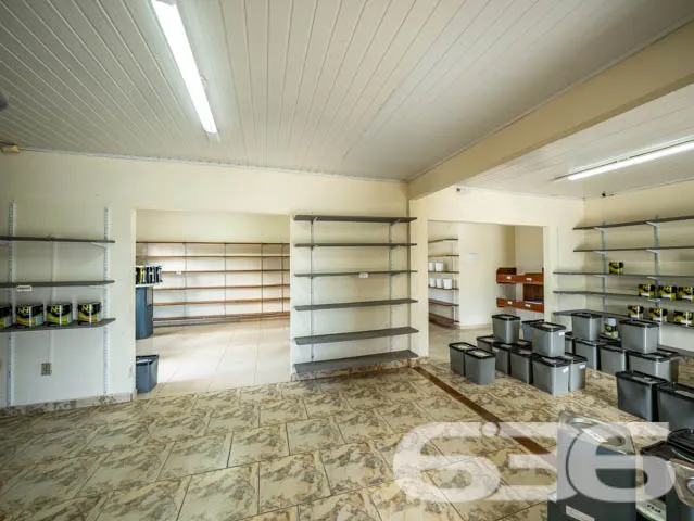 VENDE-SE AMPLA EMPRESA NO CENTRO DE ARAQUARI! INVI