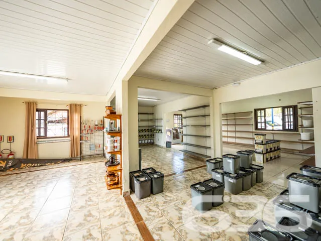 VENDE-SE AMPLA EMPRESA NO CENTRO DE ARAQUARI! INVI