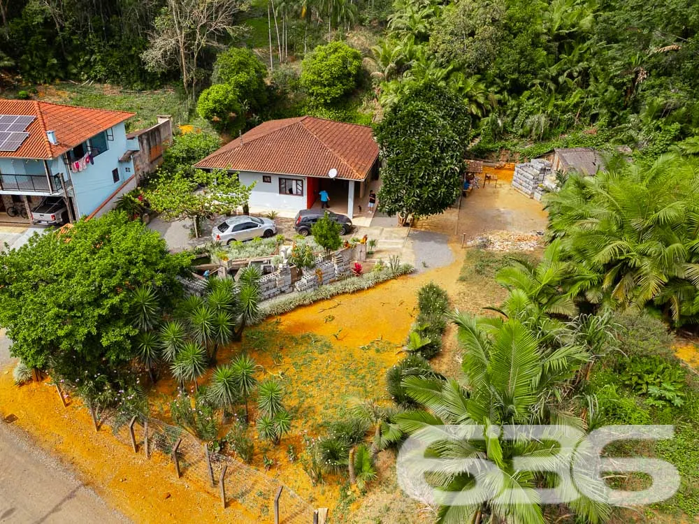 IMÓVEL COM LAGO E AMPLO TERRENO EM JARAGUÁ DO SUL!