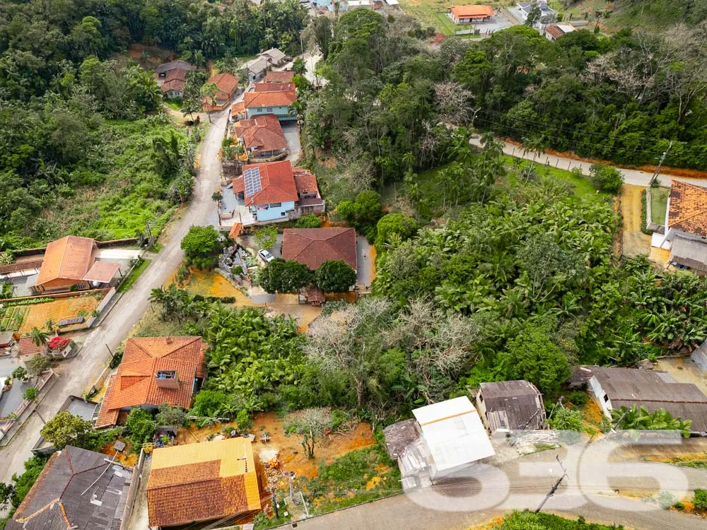 IMÓVEL COM LAGO E AMPLO TERRENO EM JARAGUÁ DO SUL!
