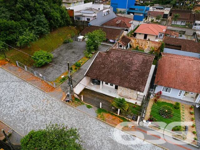 IMÓVEL ACONCHEGANTE COM AMPLO QUINTAL NO BOEHMERWA