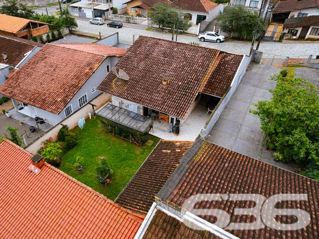 IMÓVEL ACONCHEGANTE COM AMPLO QUINTAL NO BOEHMERWA