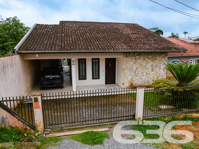 IMÓVEL ACONCHEGANTE COM AMPLO QUINTAL NO BOEHMERWA