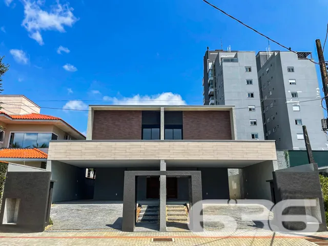 ALTO PADRÃO! BELÍSSIMO IMÓVEL COM 3 SUÍTES NO BAIR