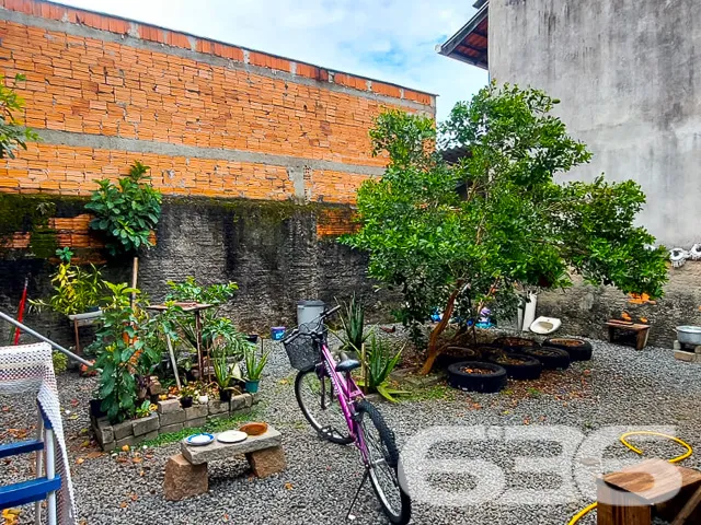 IMÓVEL À VENDA COM AMPLO TERRENO NO BAIRRO IRIRIÚ