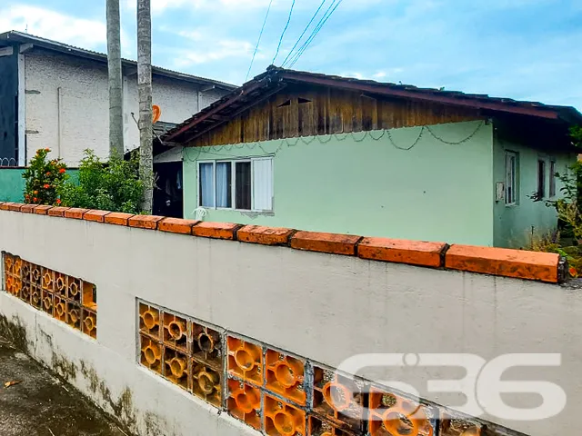 IMÓVEL À VENDA COM AMPLO TERRENO NO BAIRRO IRIRIÚ