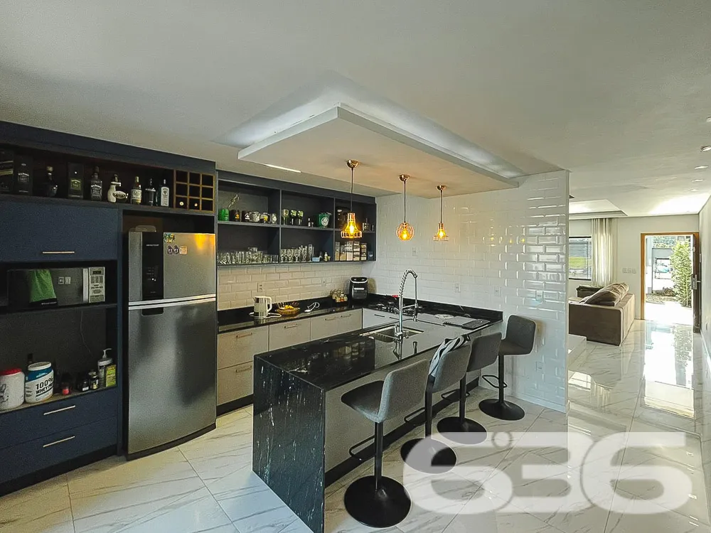 Explore um lar sofisticado e moderno, onde estilo