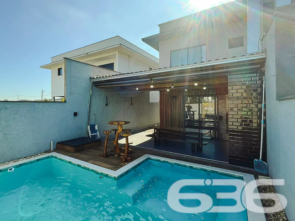 Explore um lar sofisticado e moderno, onde estilo