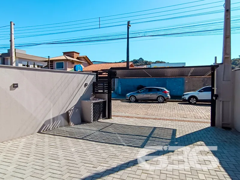 Excelente Residência Geminada de Alto Padrão no Ba