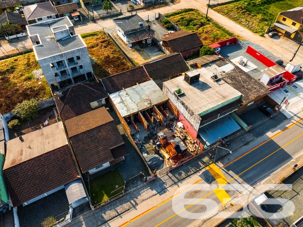 Excelente Sobrado Geminado em Construção – Localiz
