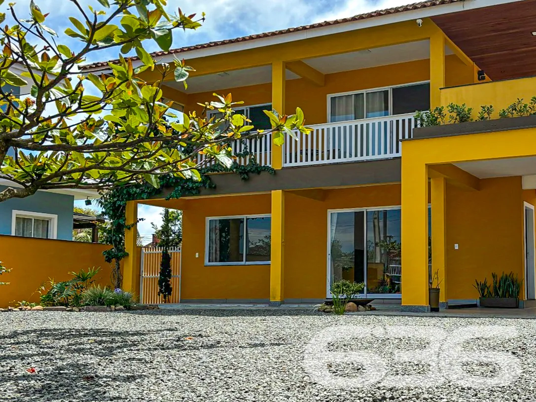 Sobrado espaçoso em São Francisco do Sul, a apenas