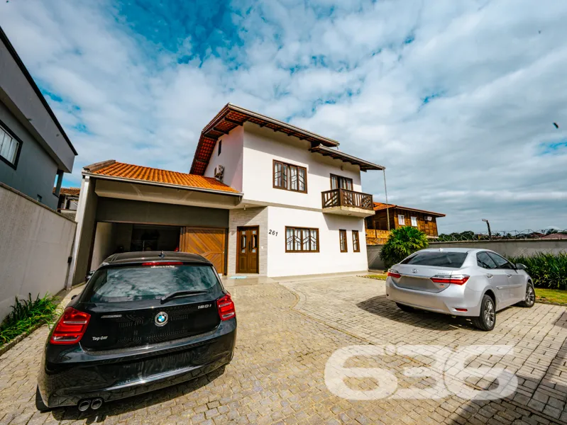 RESIDÊNCIA PADRÃO - SOBRADO sub-esquina

Uma resid