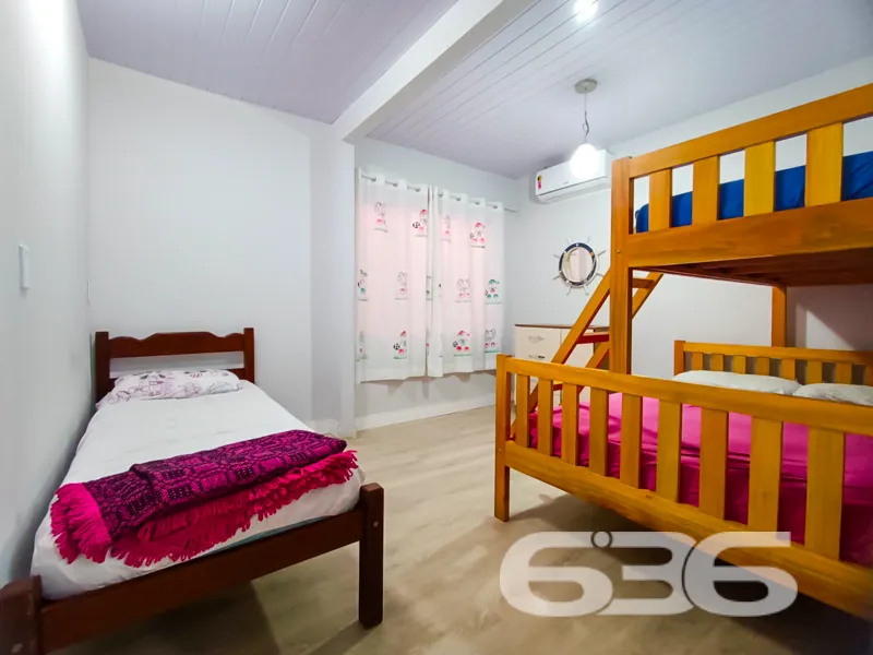 Casa a 750m do Mar, Pronta para Morar – Bairro Ens