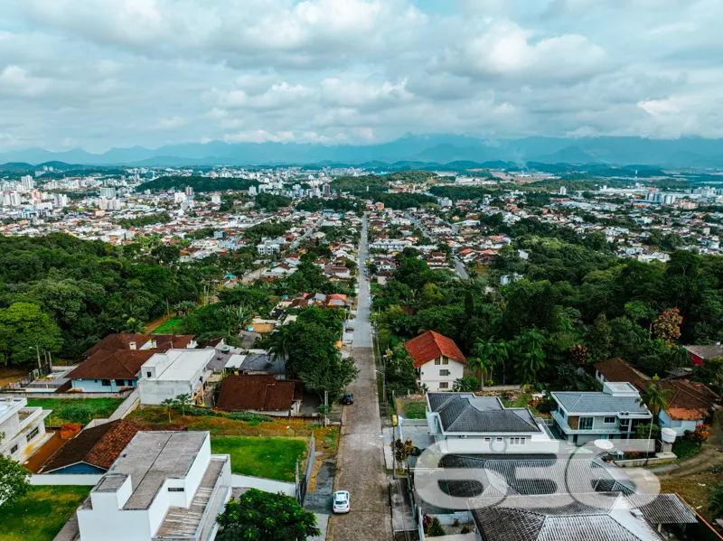 Seu novo refĂșgio no Bom Retiro, Joinville!
Aprese