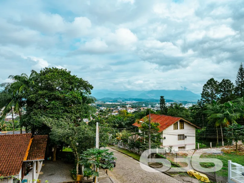 Seu novo refĂșgio no Bom Retiro, Joinville!
Aprese