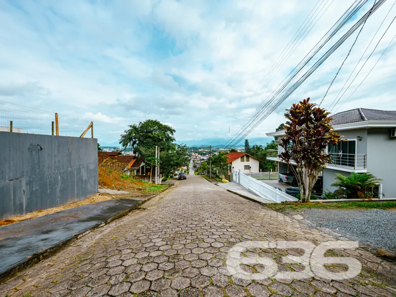 Seu novo refĂșgio no Bom Retiro, Joinville!
Aprese