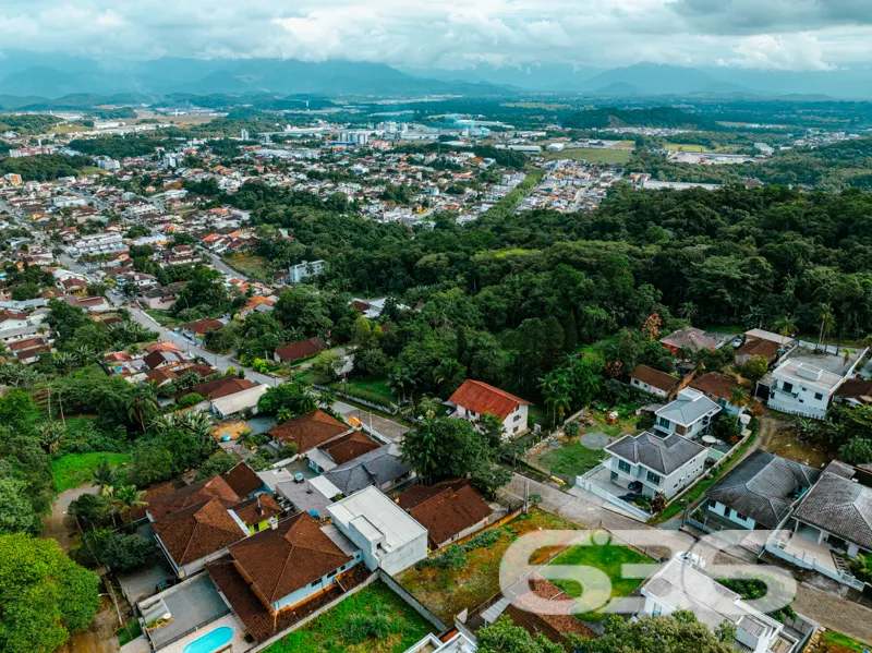 Seu novo refĂșgio no Bom Retiro, Joinville!
Aprese