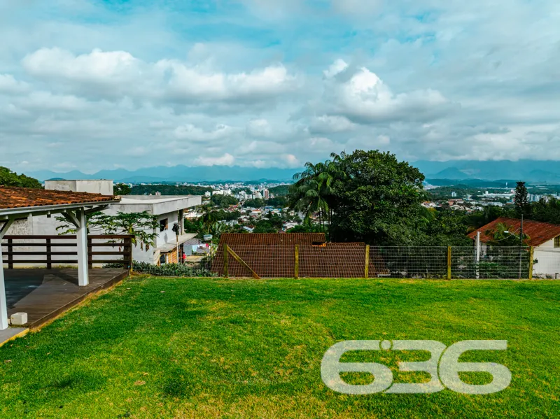 Seu novo refĂșgio no Bom Retiro, Joinville!
Aprese