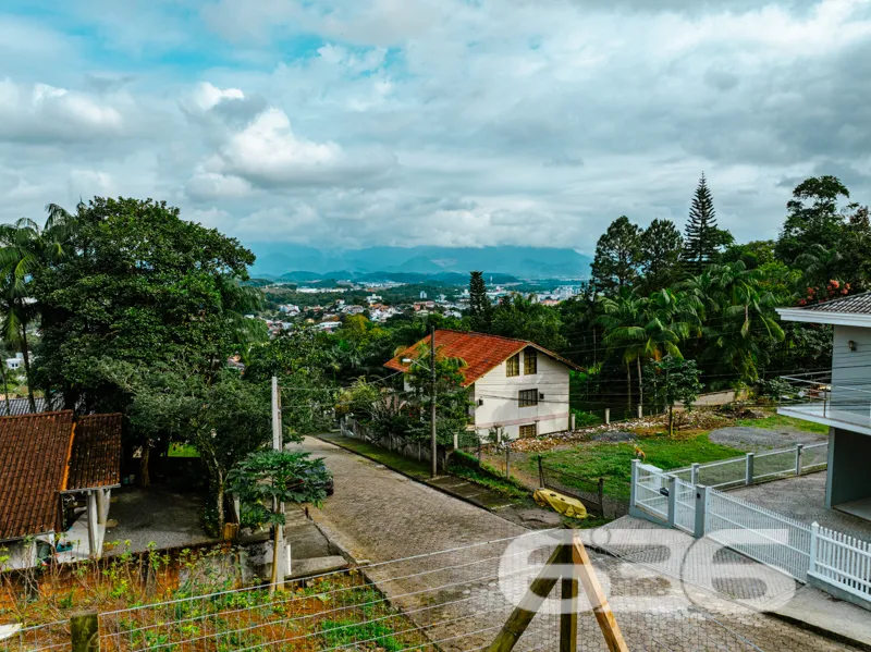 Seu novo refĂșgio no Bom Retiro, Joinville!
Aprese