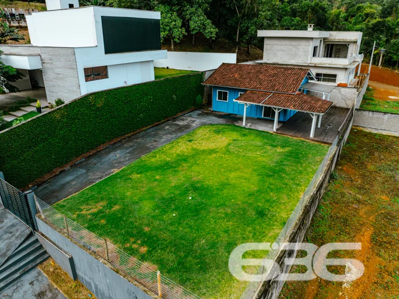 Seu novo refĂșgio no Bom Retiro, Joinville!
Aprese