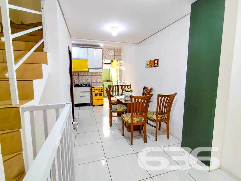 Excelente sobrado geminado Ă venda no bairro Boehm