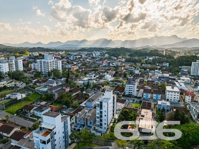 Venha conhecer sua futura casa dos sonhos no charm