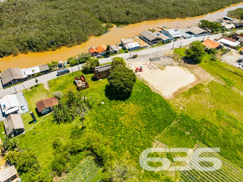 Oportunidade ImperdĂvel em Araquari - SC! Terreno