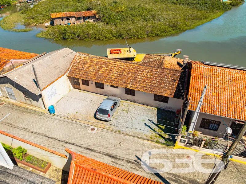 Residência à Venda em Balneário Barra do Sul - Um