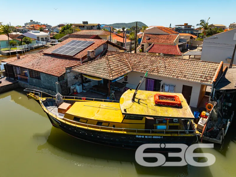 Residência à Venda em Balneário Barra do Sul - Um