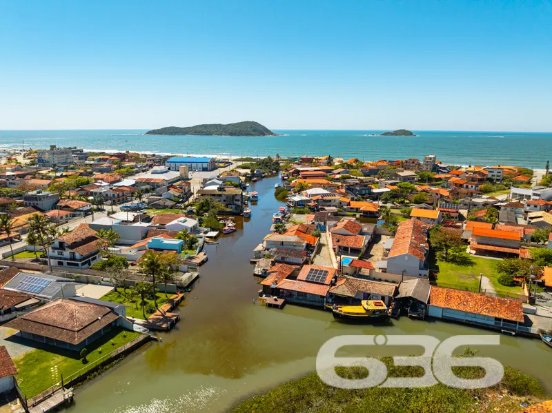 Residência à Venda em Balneário Barra do Sul - Um