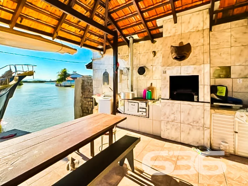 Residência à Venda em Balneário Barra do Sul - Um