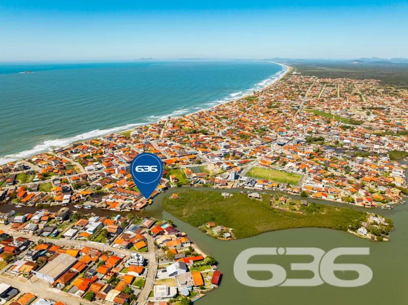 Residência à Venda em Balneário Barra do Sul - Um