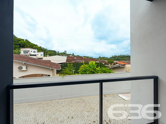 SOBRADO EM CONDOMĂNIO FECHADO
Procurando por um i