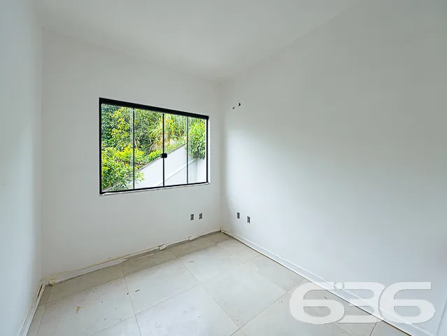 SOBRADO EM CONDOMĂNIO FECHADO
Procurando por um i