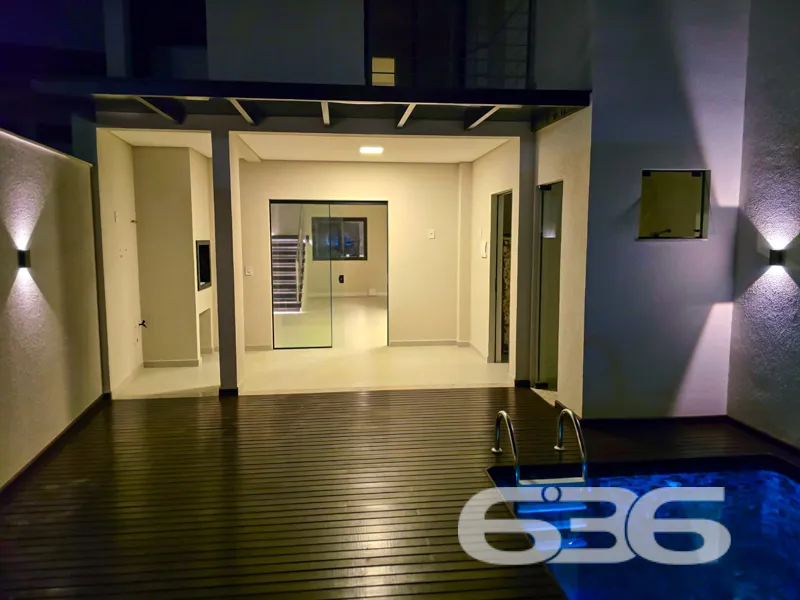 Casa Ă  venda com 3 suĂtes e 2 vagas de garagem em
