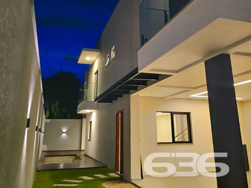 Casa Ă  venda com 3 suĂtes e 2 vagas de garagem em