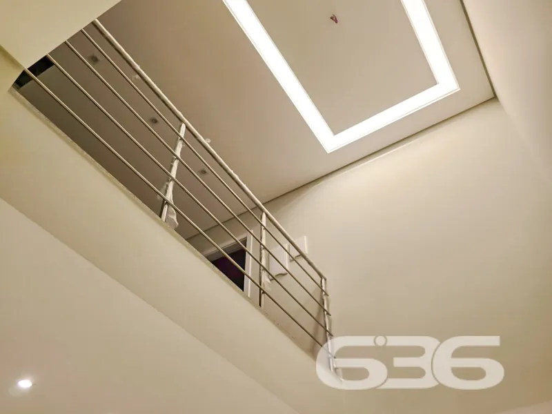 Casa Ă  venda com 3 suĂtes e 2 vagas de garagem em