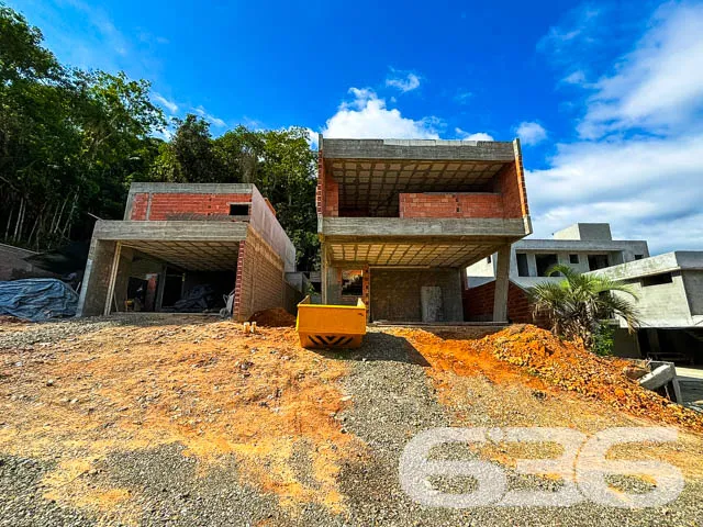 Descubra a Elegância em Joinville: Sobrado de Alto