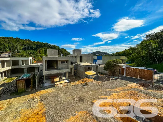 Descubra a Elegância em Joinville: Sobrado de Alto