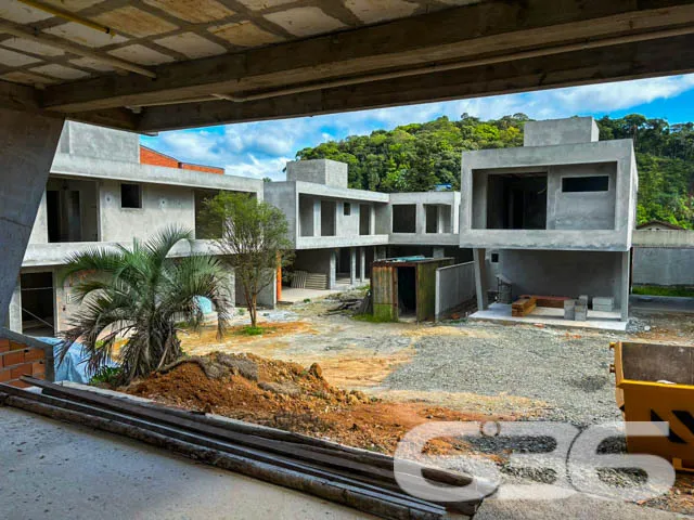Descubra a Elegância em Joinville: Sobrado de Alto