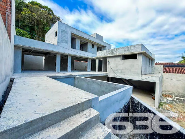 Descubra a Elegância em Joinville: Sobrado de Alto